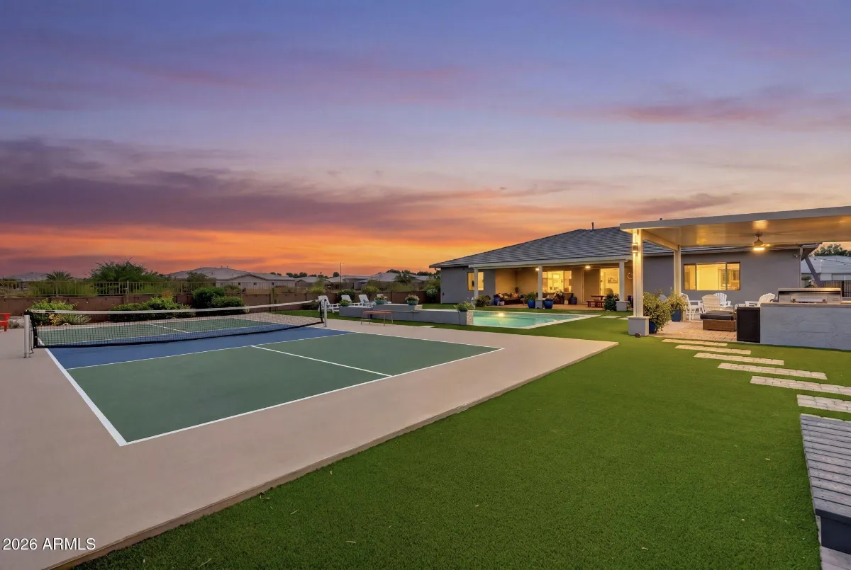23064 E Via Las Brisas, sold by Laura Holl